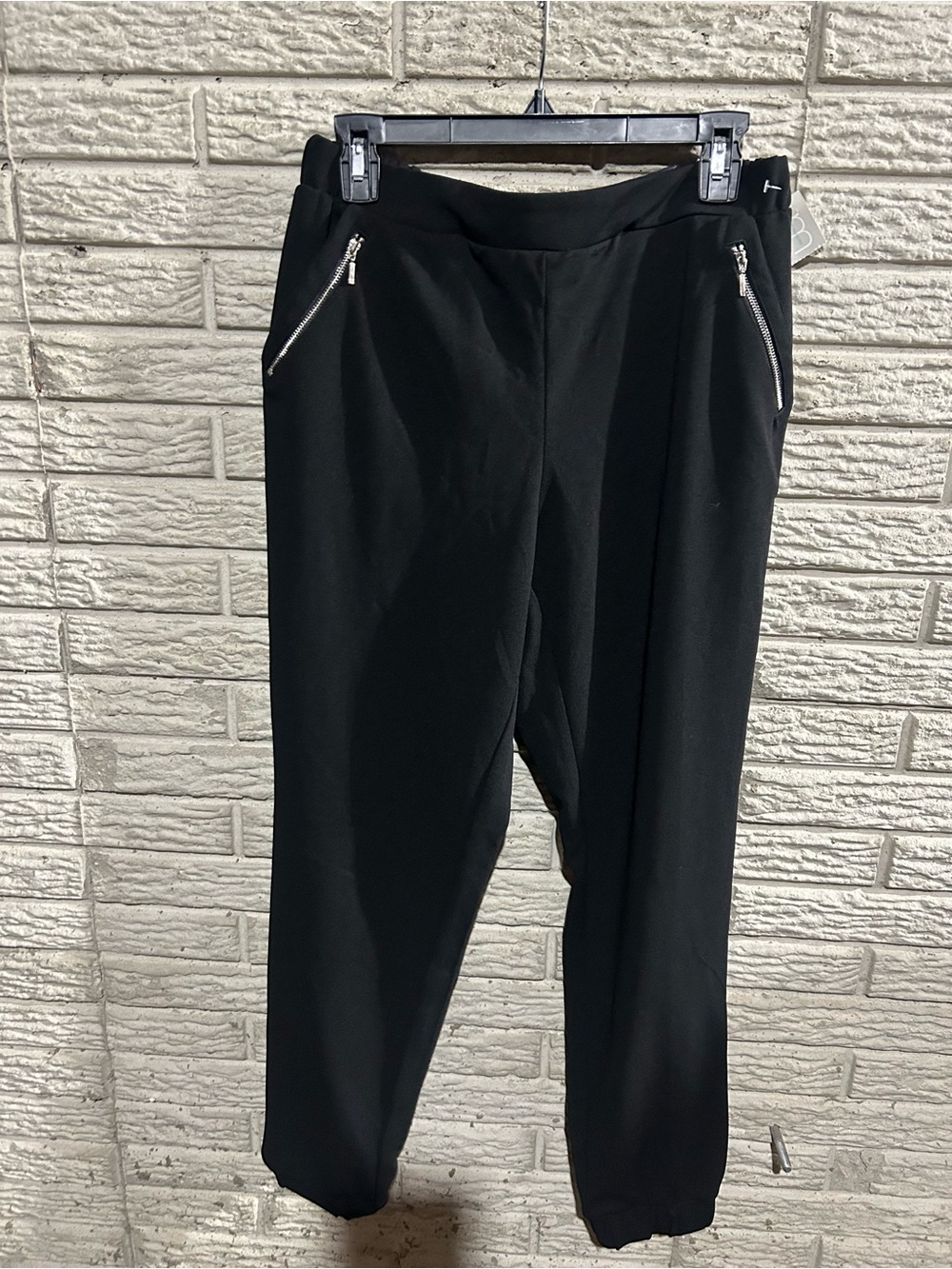 NWT Maurices Black Pull-On Pants with Exposed Zipper Accents Cinched Bottom Sz M